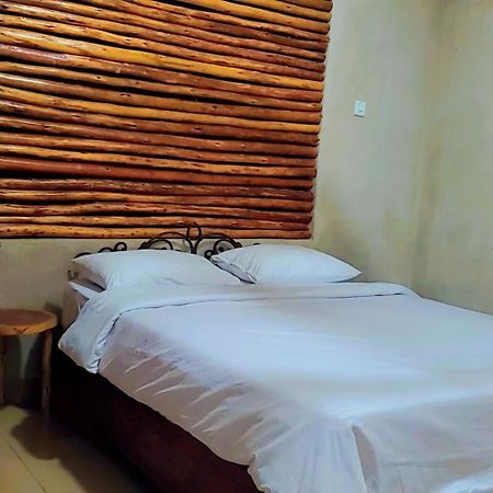 Mia Safari Lodge And Restaurant Εντέμπε Εξωτερικό φωτογραφία