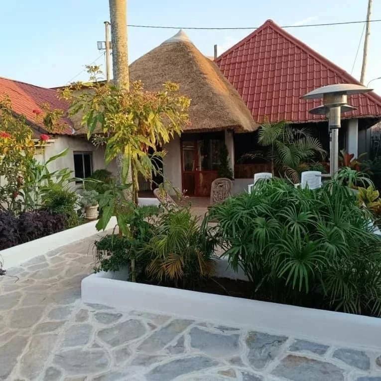 Mia Safari Lodge And Restaurant Εντέμπε Εξωτερικό φωτογραφία