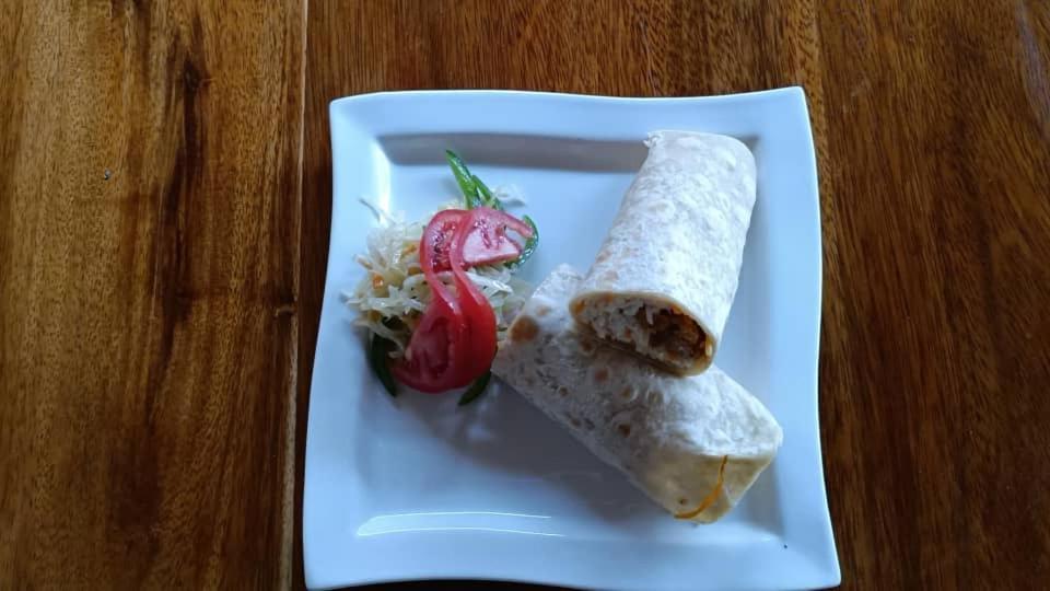 Mia Safari Lodge And Restaurant Εντέμπε Εξωτερικό φωτογραφία
