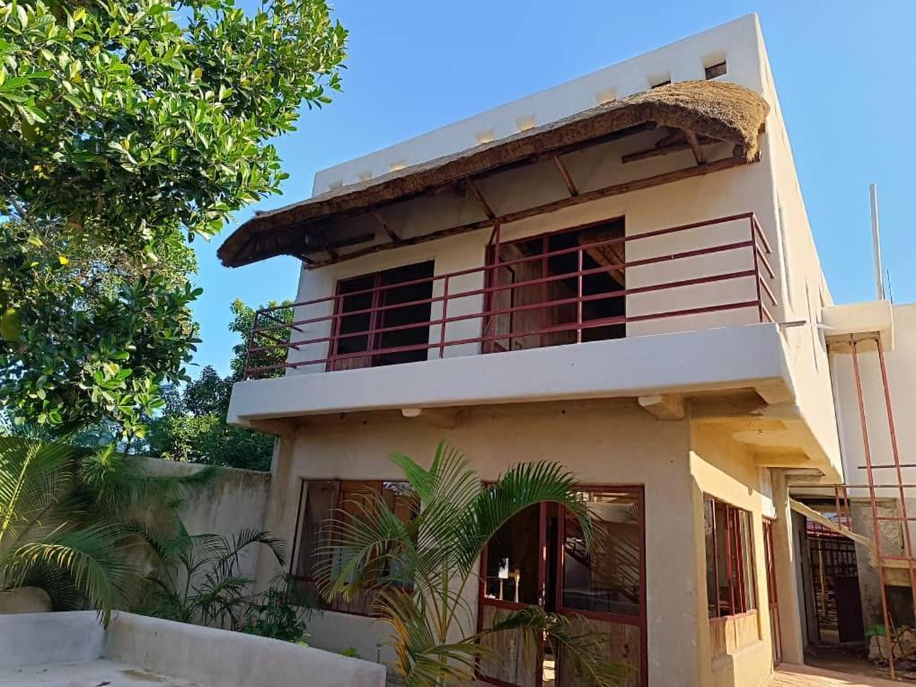 Mia Safari Lodge And Restaurant Εντέμπε Εξωτερικό φωτογραφία