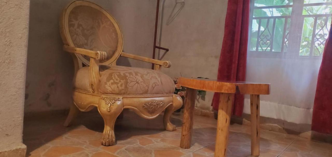 Mia Safari Lodge And Restaurant Εντέμπε Εξωτερικό φωτογραφία