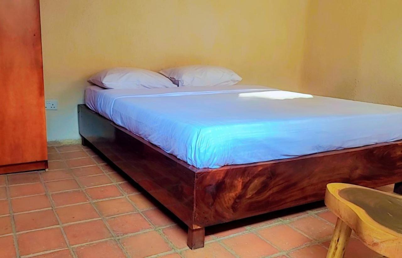 Mia Safari Lodge And Restaurant Εντέμπε Εξωτερικό φωτογραφία
