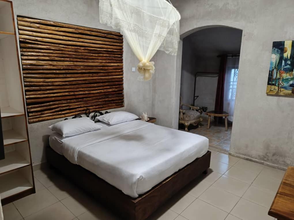 Mia Safari Lodge And Restaurant Εντέμπε Εξωτερικό φωτογραφία