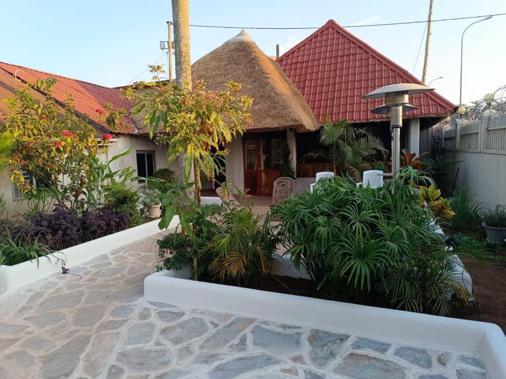 Mia Safari Lodge And Restaurant Εντέμπε Εξωτερικό φωτογραφία