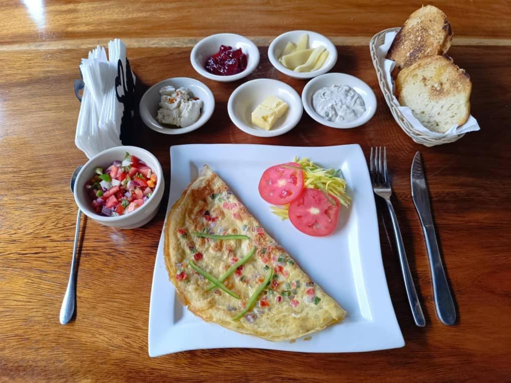 Mia Safari Lodge And Restaurant Εντέμπε Εξωτερικό φωτογραφία